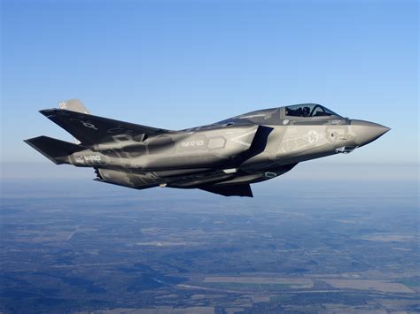 Download Military Lockheed Martin F-35 Lightning II HD Wallpaper