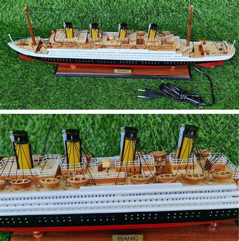 RMS Titanic Model Ship with Flashing Light 23" | #3886600410