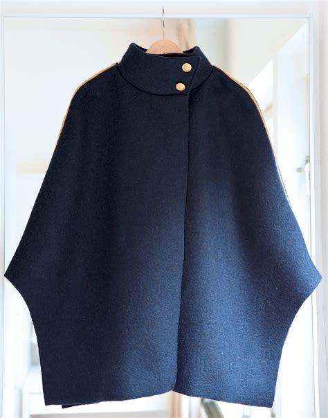 Navy inspired cape - A Burda Style pattern | The petite Cat