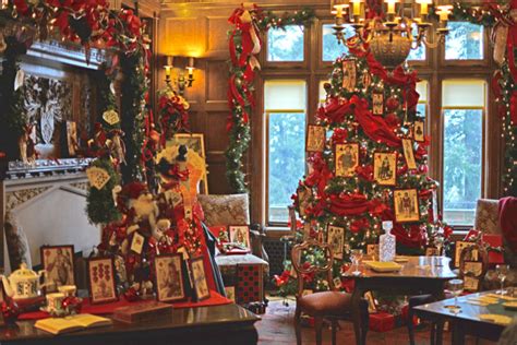 Pittock Mansion Marks 50 Years of Holiday Cheer - Portland Society Page