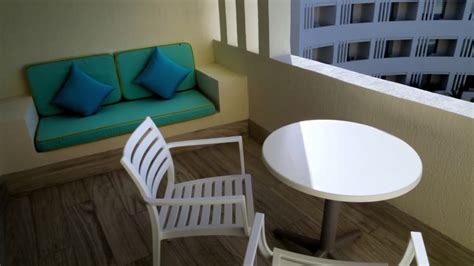 Izla Hotel - Deluxe Ocean View King Beachfront Hotel in Isla Mujeres - YouTube