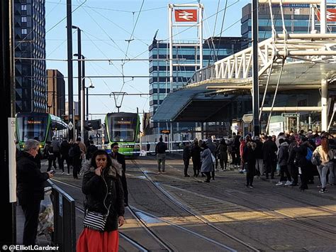 East Croydon station is evacuated and streets are locked-down | Daily Mail Online