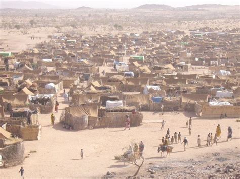 File:Darfur refugee camp in Chad.jpg - Wikipedia