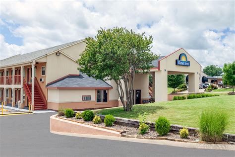 Days Inn by Wyndham Ardmore | Ardmore, OK Hotels