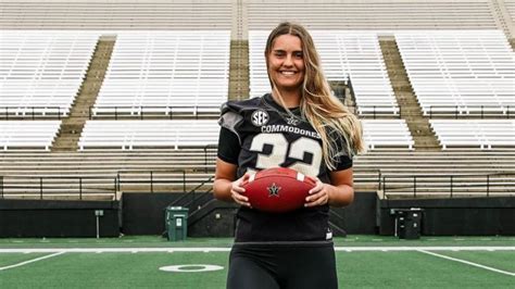 Vanderbilt Soccer Goalie Sarah Fuller Will Kick For The Football Team ...