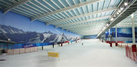 A mountain scene we designed and printed at an enormous scale for the Hemel Hempstead indoor ski ...