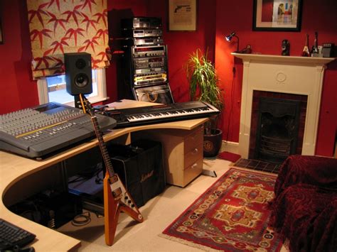 Home recording studio design idea, comformtable, cool vibe | POLITUSIC