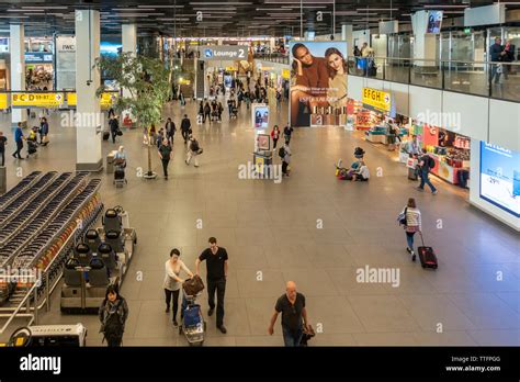 Airport duty free shops, amsterdam hi-res stock photography and images ...