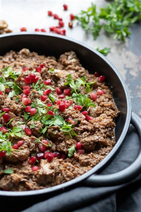 Fesenjan - Persian Walnut Stew (Fesenjoon) - Veggie Desserts