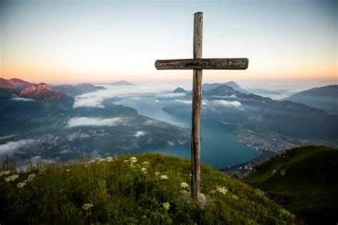 10 Best Hikes in Switzerland (Hiking Guide & Tips)