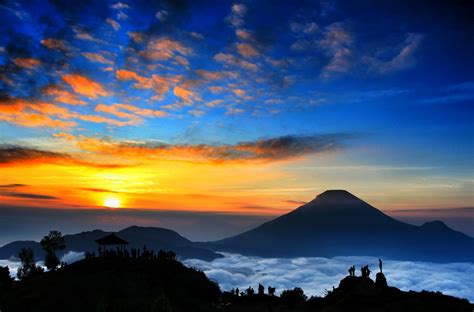 Dieng Plateau Sikunir Golden Sunrise Tour from Yogyakarta - Online Tour ...