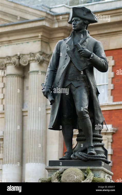 England. London. captain Cook statue in the Mall Stock Photo - Alamy