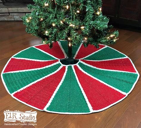 12 Free Christmas Tree Skirt Crochet Patterns - Crafting Happiness