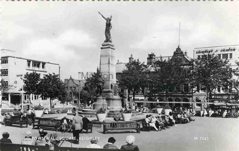 KEIGHLEY, TOWN HALL SQUARE - Millston Postcards