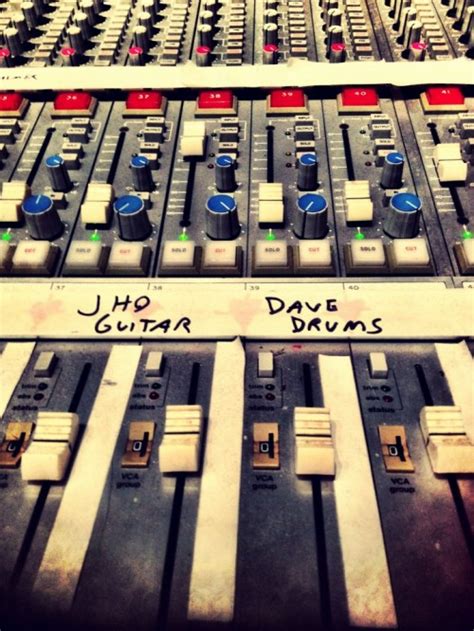 Dave Grohl resumes drumming duties for Queens of the Stone Age; new ...