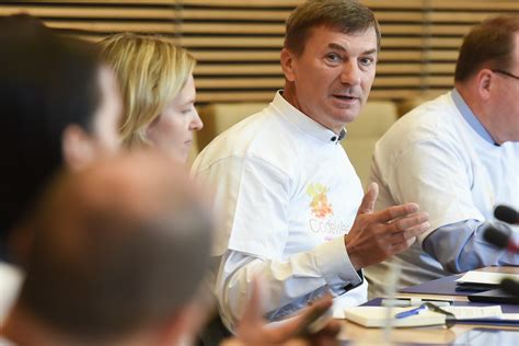 Ansip: Europe ‘still has some way to go’ on digital skills – Euractiv