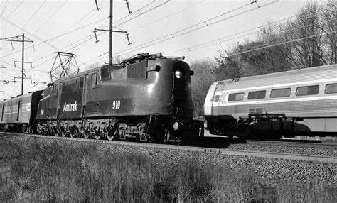 Amtrak GG1 meets Metroliner | North bound GG1 910 meets Metr… | Flickr