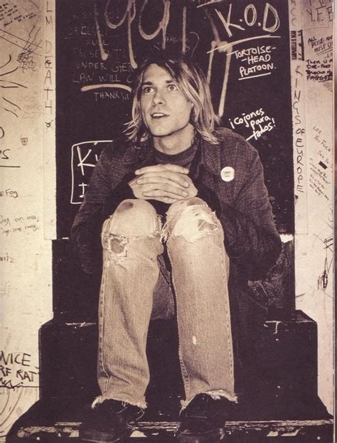 Kurt Cobain smiling, what a rare sight Dave Grohl, Beatles, Music Rock ...