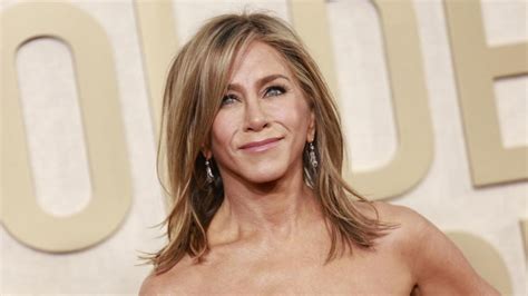 Jennifer Aniston Is Giving Rachel Green With Her New Golden Globes Look