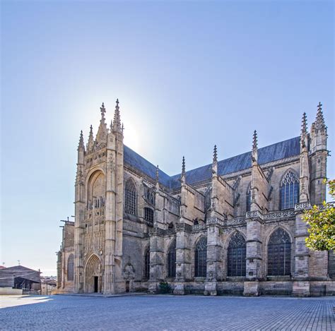 Limoges Cathedral in the morning light - Limoges, Limousin | Église cathédrale, Cathédrale, Tourisme