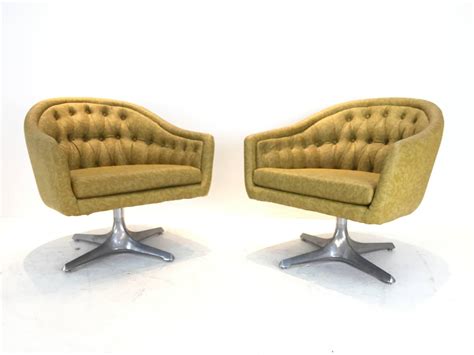 Pair of MCM Chromcraft Swivel Chairs with Propeller Pedestal Base For Sale at 1stdibs