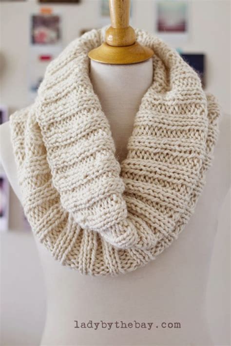 Out of Gift Ideas? Try These Cozy DIY Knit Scarves!