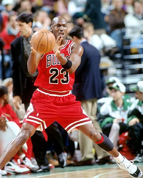 Michael Jordan Pictures: MJ playing for the Bulls in the 1996 NBA ...