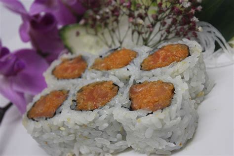 Spicy Crispy Salmon Roll (6pcs) – Sushi Village Ottawa ON