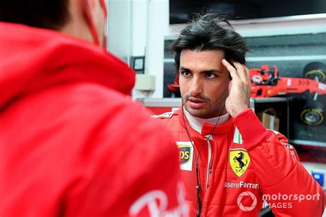 Sainz’s Ferrari euphoria "contagious" for F1 team - Leclerc