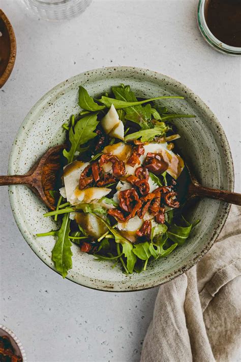 Rucola Salat mit getrockneten Tomaten und Parmesan | Aline Made