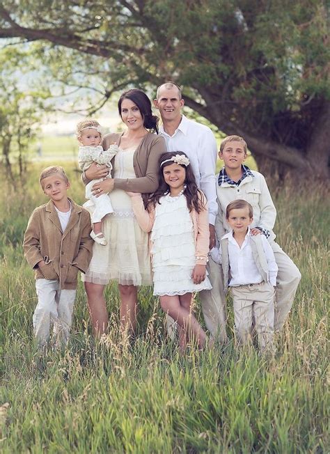 Gorgeous 34 Best Ideas for “Picture Perfect” Family Photos https://hgmagz.com/34-best-ideas-for ...