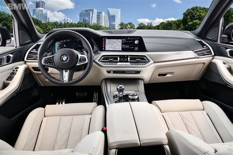 BMW X7 vs. BMW X5 - Photo Comparison