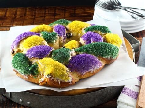 American Cakes - Mardi Gras King Cake Recipe and History | Tori Avey