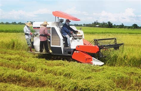 Teknologi Pertanian Masa Kini Dalam Mengolah Tanah Menggunakan ...