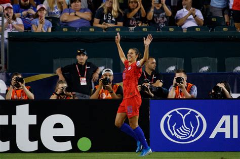 Carli Lloyd teases NFL future with USWNT goal celebration