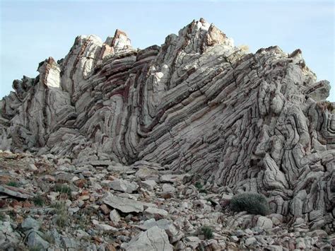 Anticline: a fold that is convex up and has its oldest beds at its core ...