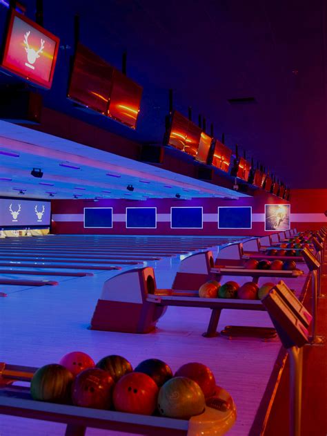 Bowling Alley & Lounge Area in Lynnwood | Bowlero