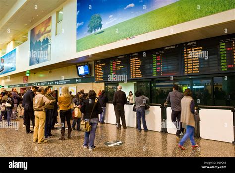 Arrivals hall, Malpensa airport, Milan, Italy Stock Photo - Alamy