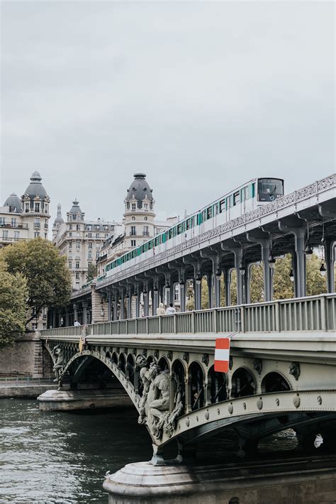 Eiffel Tower wedding - Nicolas Launay Photographe[r]