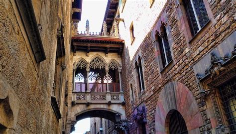 Gothic Quarter, Barcelona - Catalan: Barri Gòtic | Gothic quarter, Barcelona architecture, Barcelona