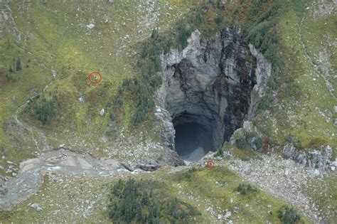 Huge unexplored cave discovered in British Columbia, Canada -- Science ...