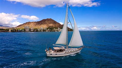 Hawaii Yacht Rentals & Yacht Charters | LUXURY LINERS – LUXURY LINERS ...