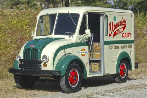 1965 DIVCO MILK TRUCK