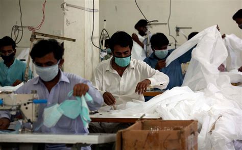 Pakistan: Workers Face Health, Economic Risks | Human Rights Watch