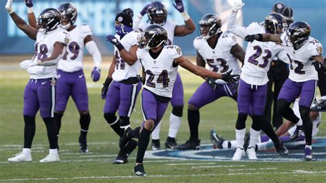 Ravens defense celebrates playoff win by dancing, stomping Titans logo