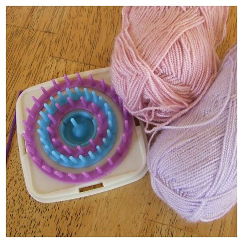 FitzBirch Crafts: Loom Knit Flowers