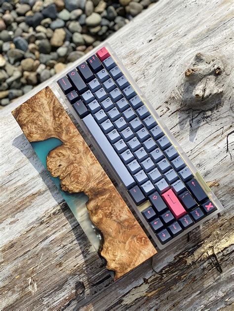 Keyboard Wrist Rest | Etsy Computer Setup, Desk Setup, Gaming Setup, Xbox Wireless Controller ...