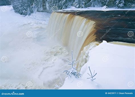 Winter Upper Tahquamenon Falls Stock Image - Image of nature, falls: 4423971