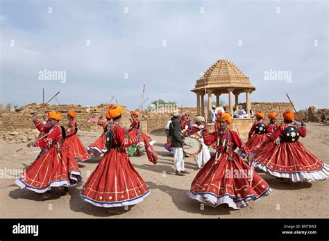 Traditional Rajasthani dance. Khuri village. Rajasthan. India Stock Photo - Alamy