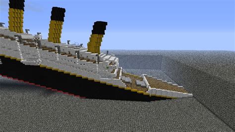 R.M.S Titanic sinking! Minecraft Project